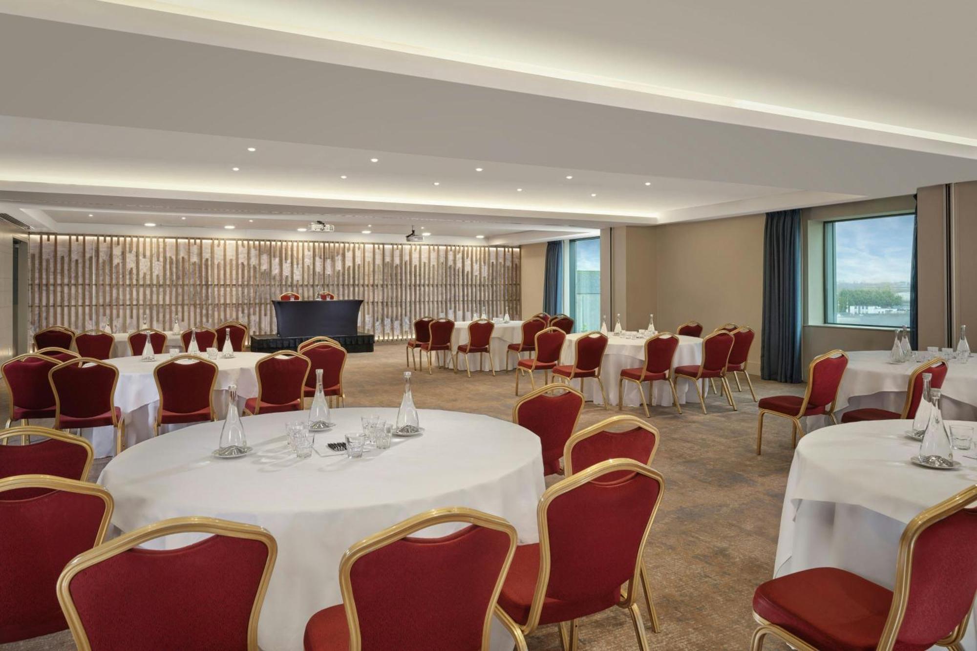 Sheraton Athlone Hotel Exteriör bild