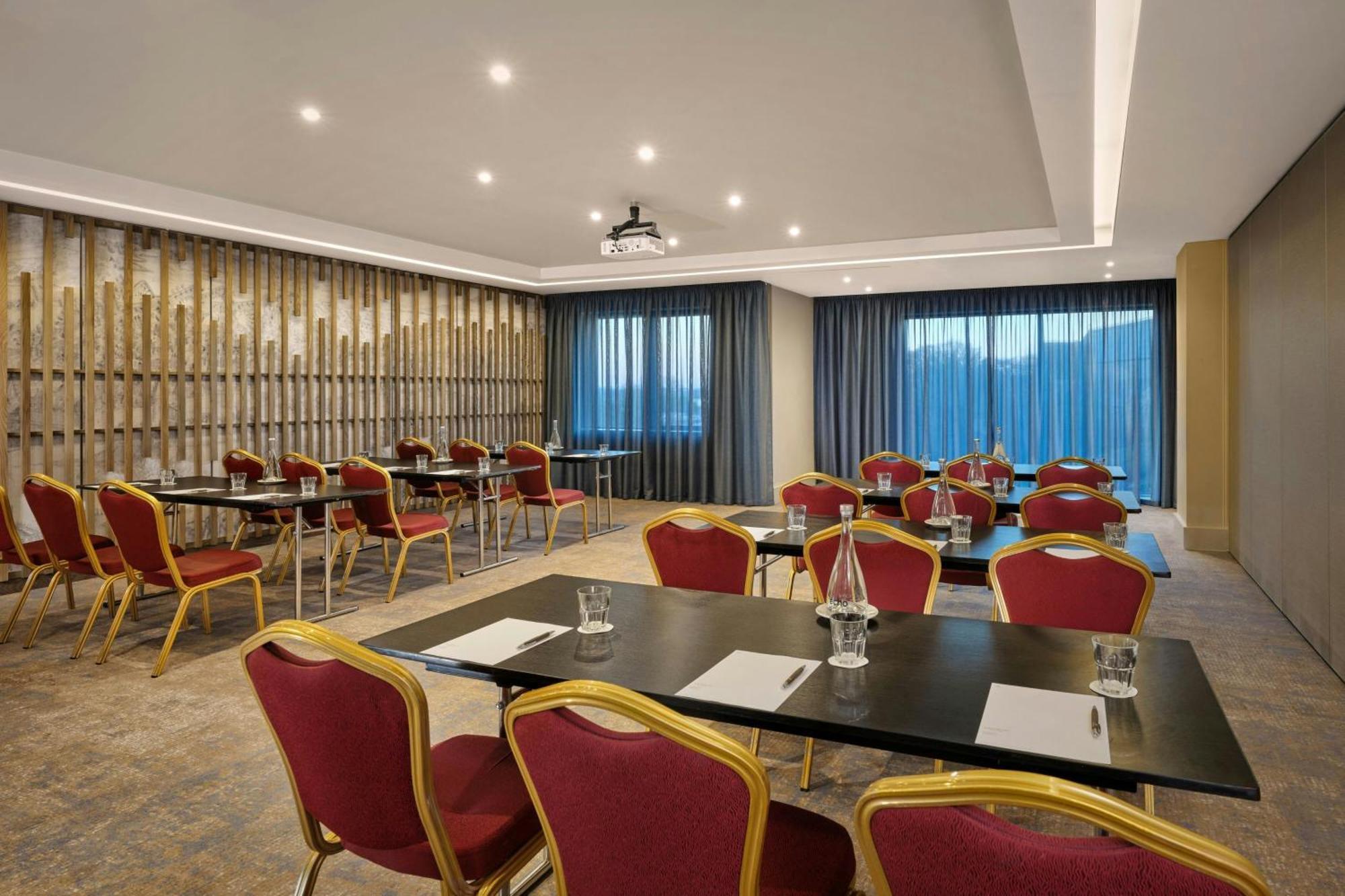 Sheraton Athlone Hotel Exteriör bild